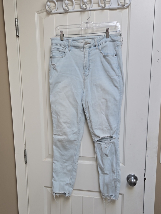 Old Navy Denim - Old Navy Women's Light Blue Extra HighRise Cropped Distressed Jeans 360 Stretch